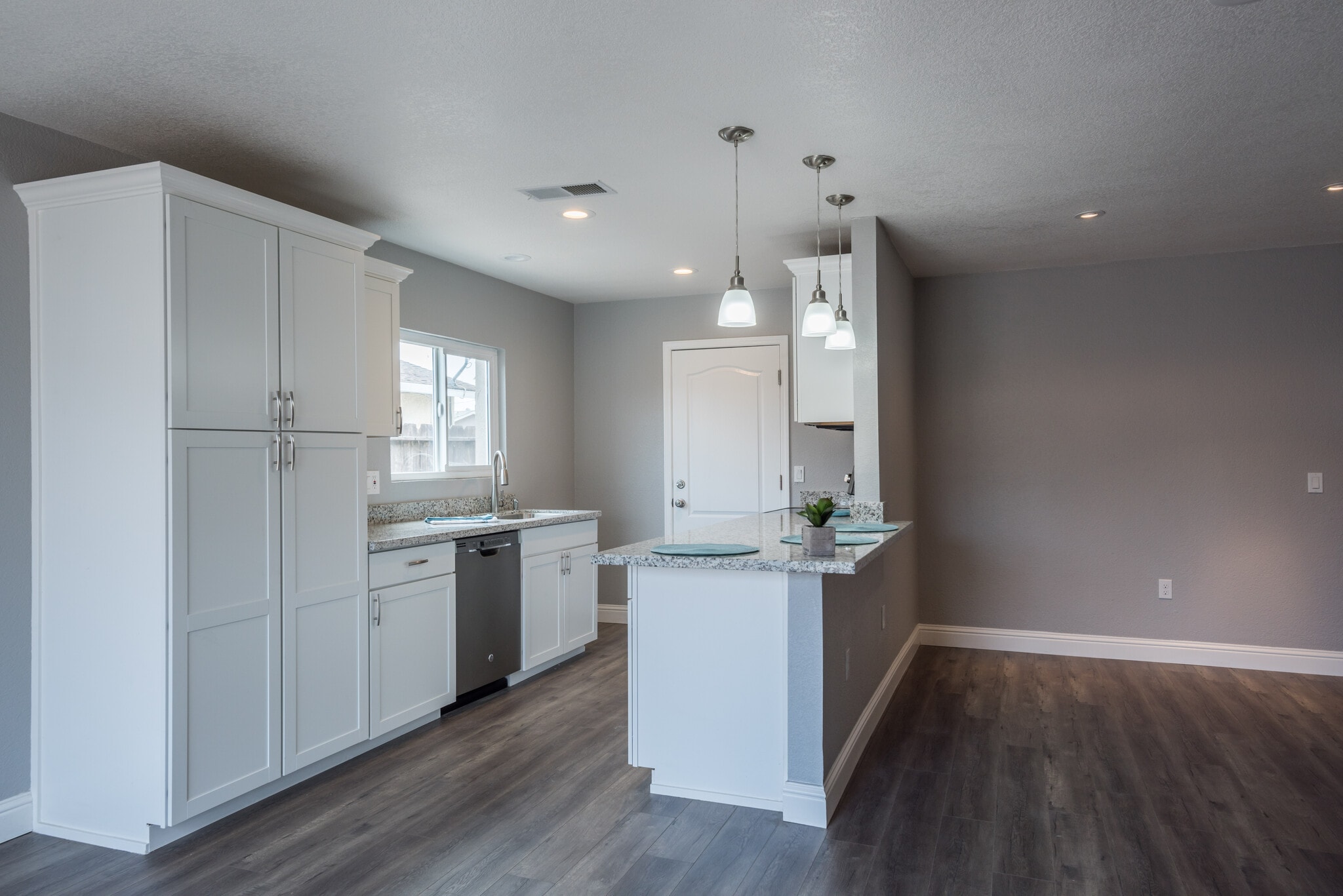 Building Photo - 569 Argonaut St