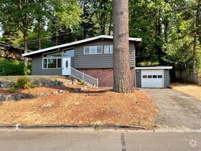 Building Photo - Charming 4 Bed 2 Bath Tri-level in Eastgat...