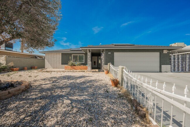 Building Photo - No HOA- Single story pool home