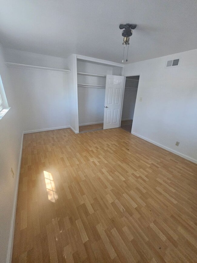 Building Photo - Charming 3 bedroom cottage
