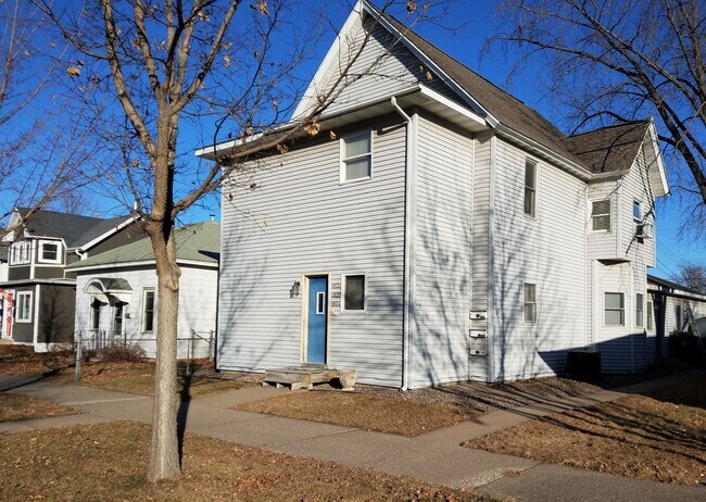 Building Photo - 1820 Loomis St