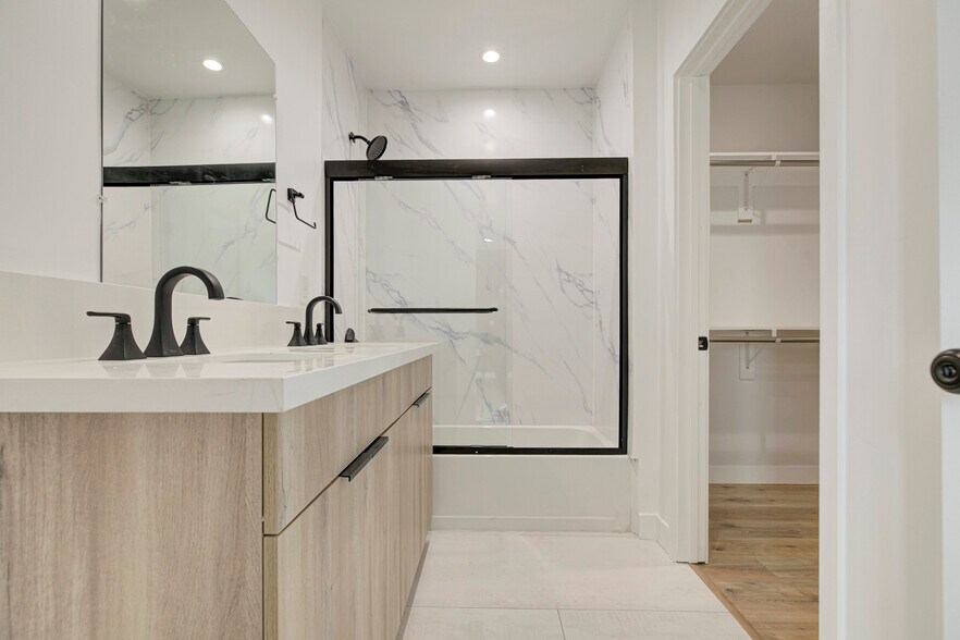 Building Photo - 5650 Cartwright Ave