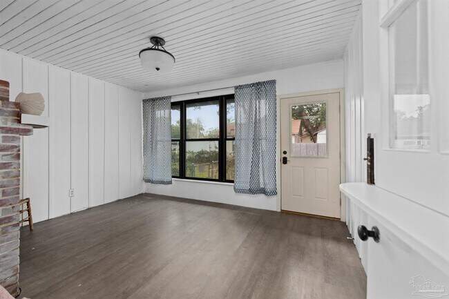 Building Photo - 1111 S Old Corry Field Rd