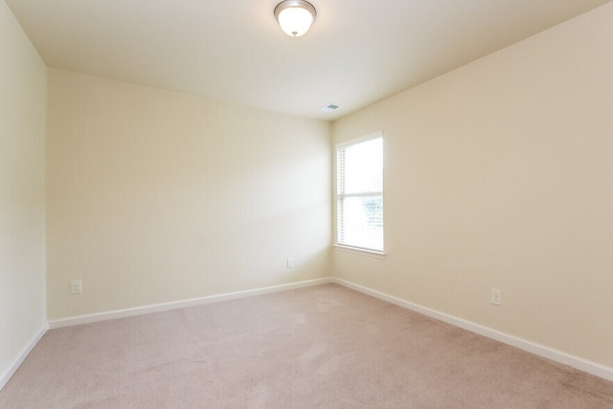 Building Photo - 354 Easley Dr SE