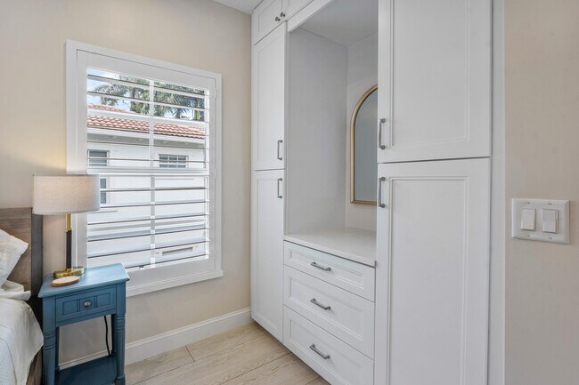 Building Photo - 550 Tomahawk Ct