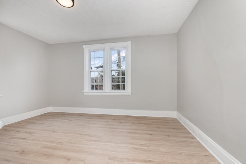 Building Photo - 3248 Glenmore Ave