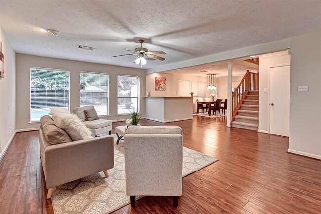 Building Photo - 2714 Green Fields Dr