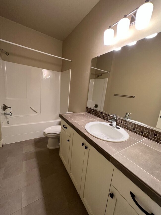 Building Photo - 14265 SW Burlwood Ln