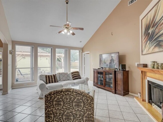 Building Photo - 8422 Tavenor Ln