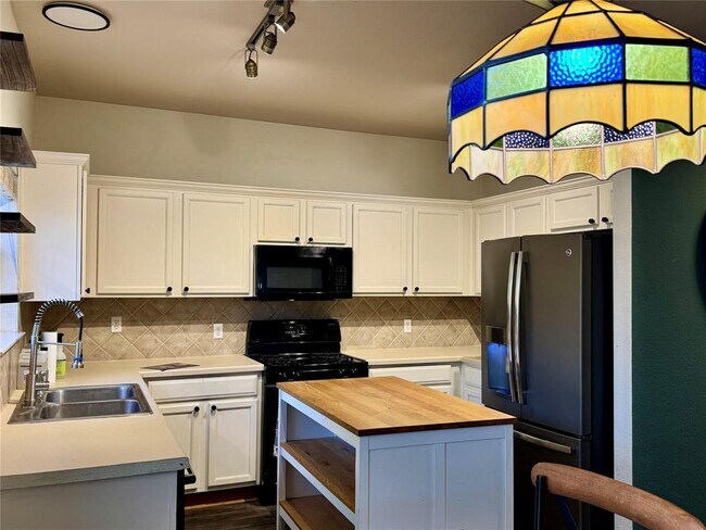 Building Photo - 2308 Sweet Clover Dr