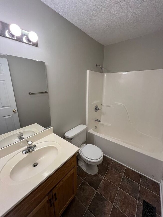 Building Photo - 2BD/1.5BA Townhome in Spring Meadows