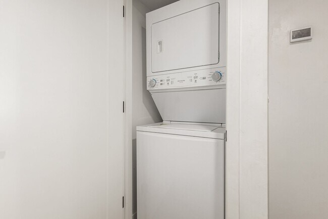 Building Photo - 6622 E Avalon Dr