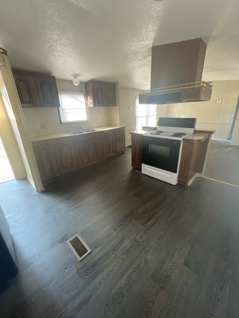 Building Photo - 6306 Crestwood Ave