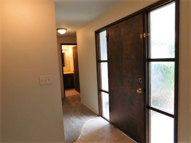 Building Photo - 3Bd/2Ba Single Story House - Available Soon!