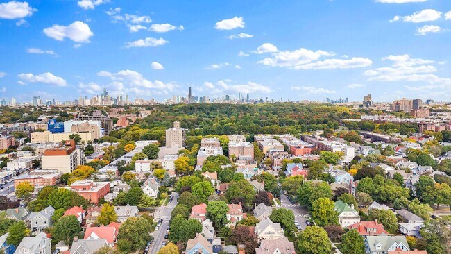 Building Photo - 1200 Beverley Rd