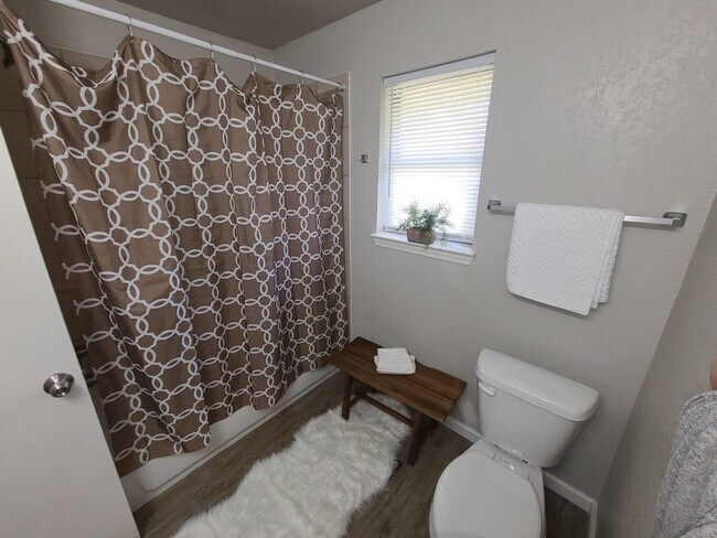 Building Photo - Updated 3 bed 1 bath in South Okc!