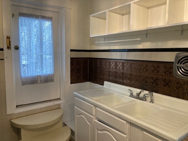 Building Photo - 890 Lancaster St