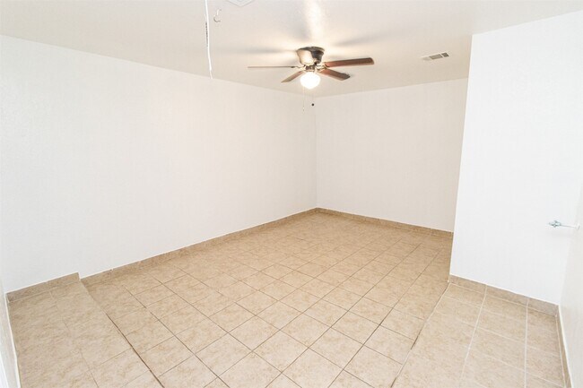 Building Photo - 918 Littleport Ln