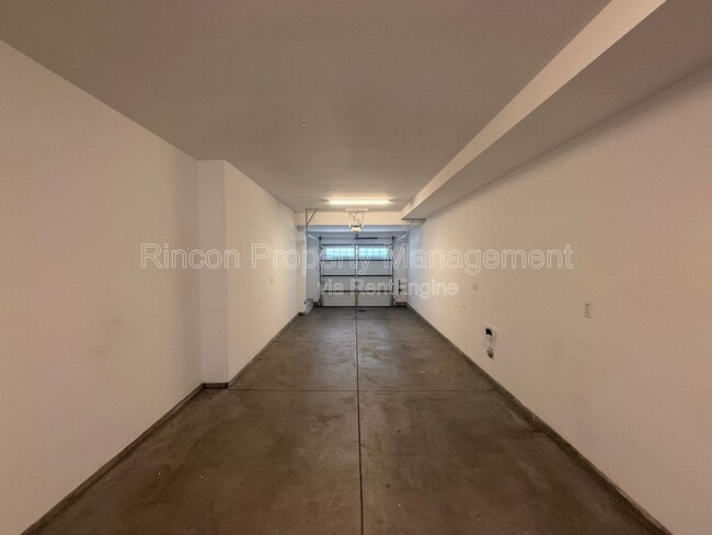 Building Photo - 43 Jensen Ct