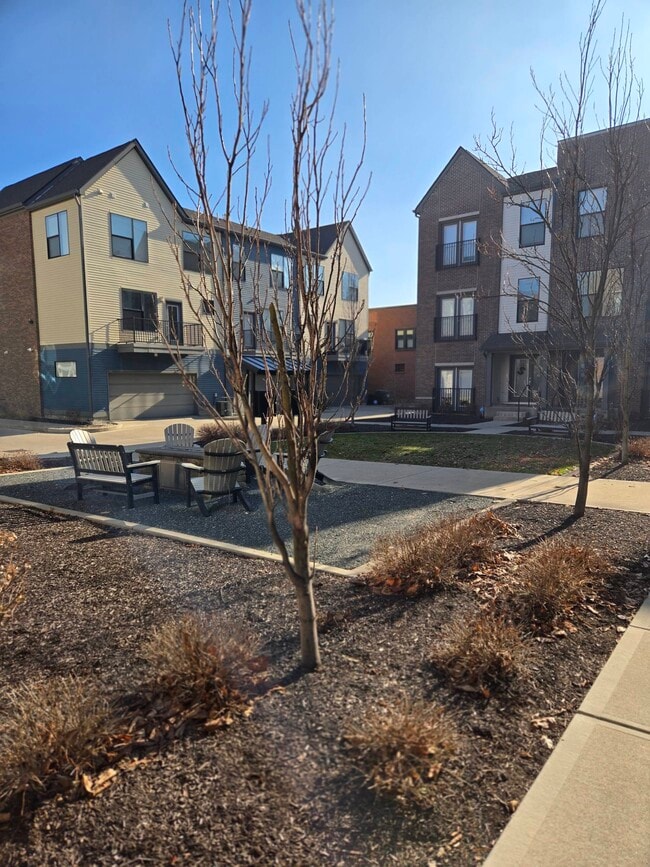 Building Photo - 1876 McQuat Pl