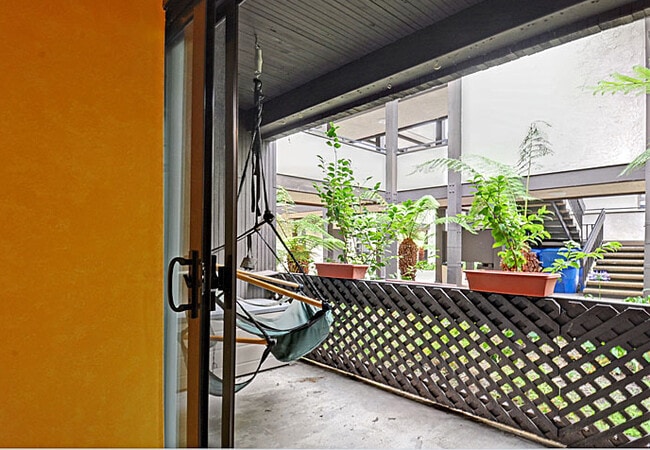 Patio - 7742 Redlands St