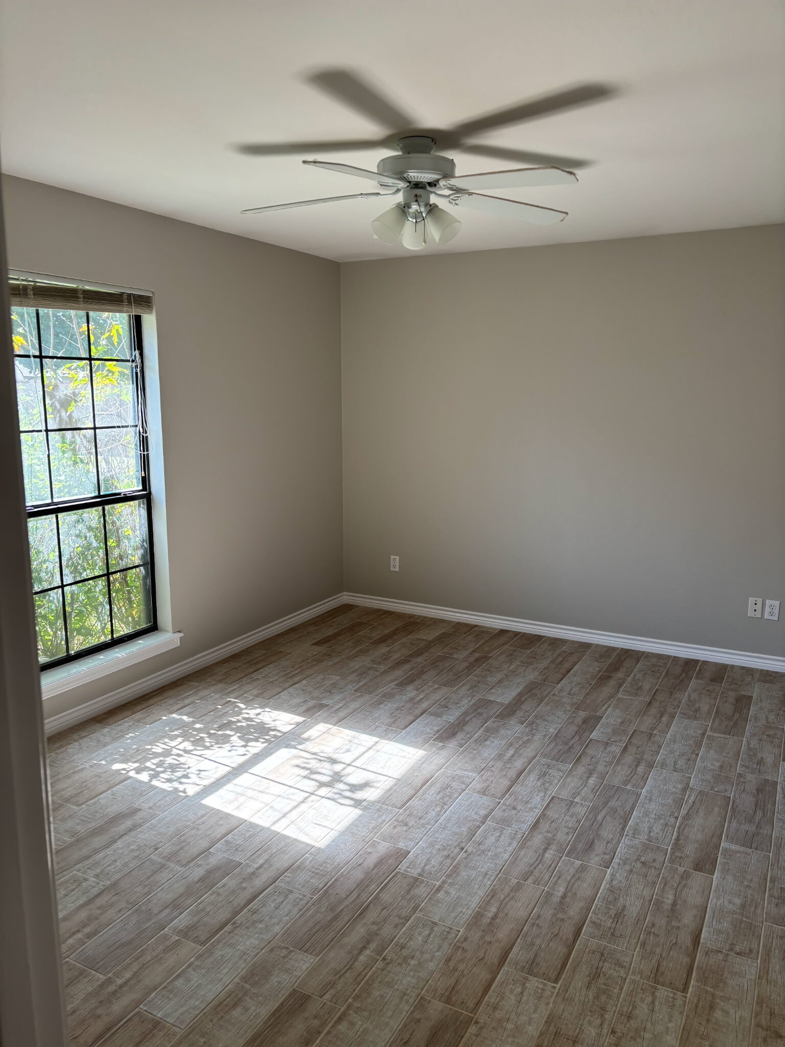Master Bedroom - 203 Bluebonnet St