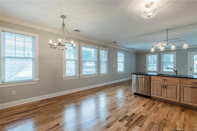 Building Photo - 192 Montauk Ave