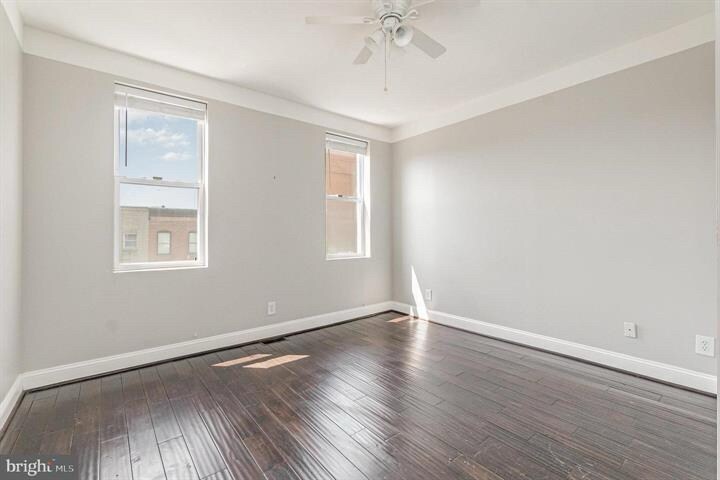 Building Photo - 217 S Clinton St