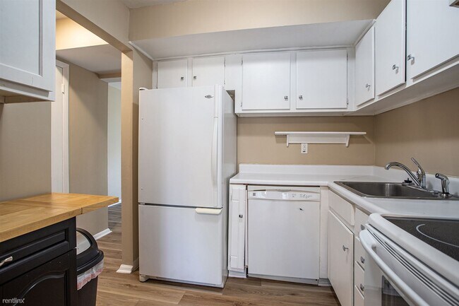 Building Photo - 2 br, 1.5 bath Condo - 3577 Kenbrooke Ct