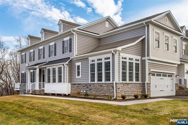 Building Photo - 37 Hillandale Dr