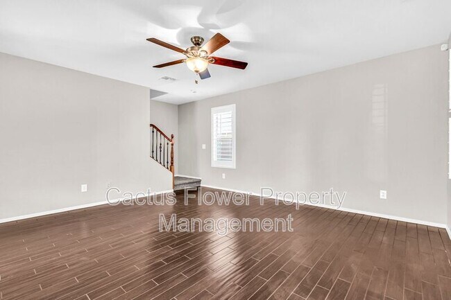 Building Photo - 2544 E Vermont Dr