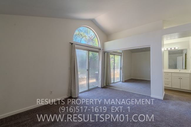 Building Photo - Beautiful Antelope Home - Available Now!