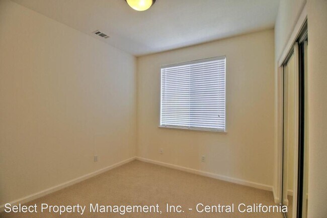 Building Photo - 4 br, 2.5 bath House - 20859 Black Oak Dr