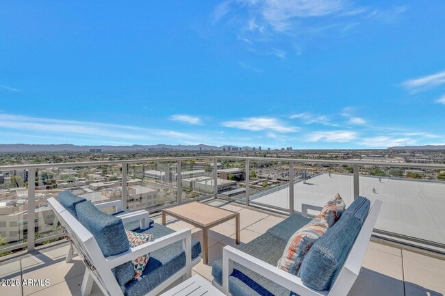 Building Photo - 2211 E Camelback Rd