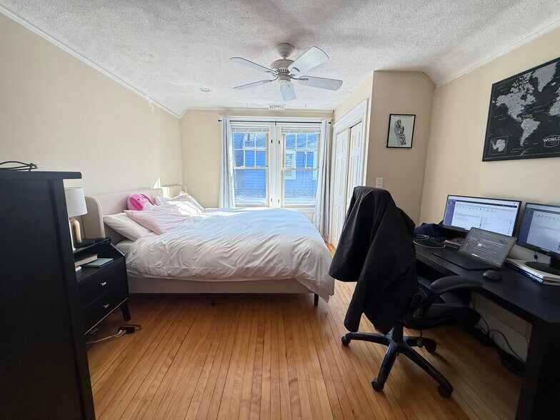 Building Photo - 5 Mapleton St