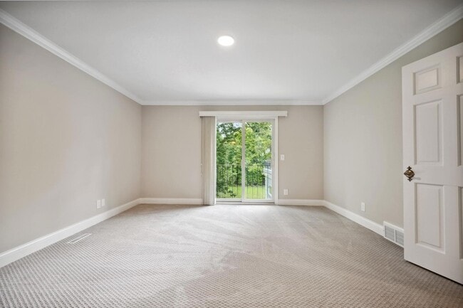 Building Photo - 5721 Londonderry Rd