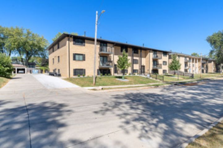 Building Photo - 1646 W 42nd St