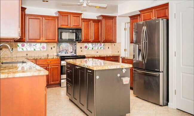 Building Photo - Stunning 4 Bedroom/2.5 Bath Home In Phoeni...