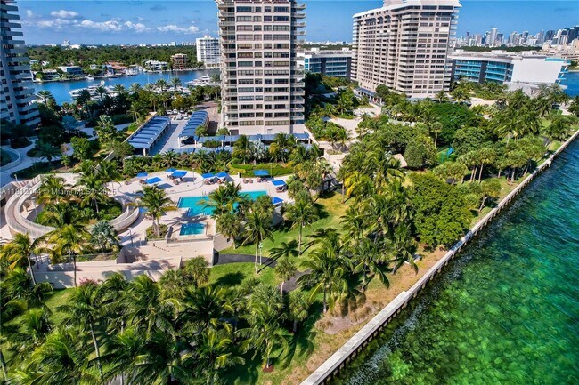 Building Photo - 3 Grove Isle Dr