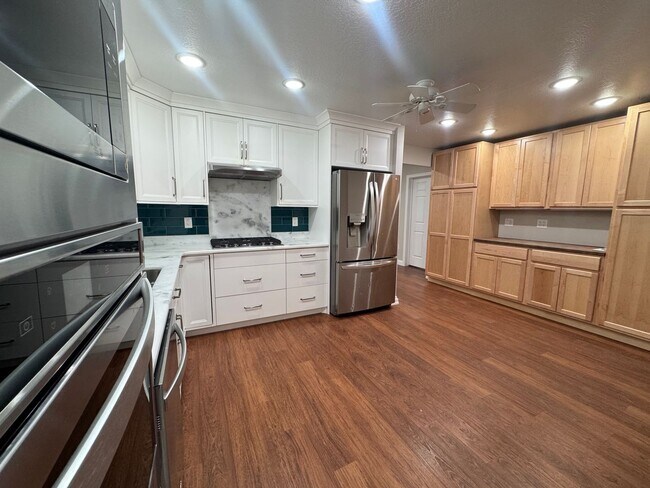 Building Photo - Beautiful main level home for sale