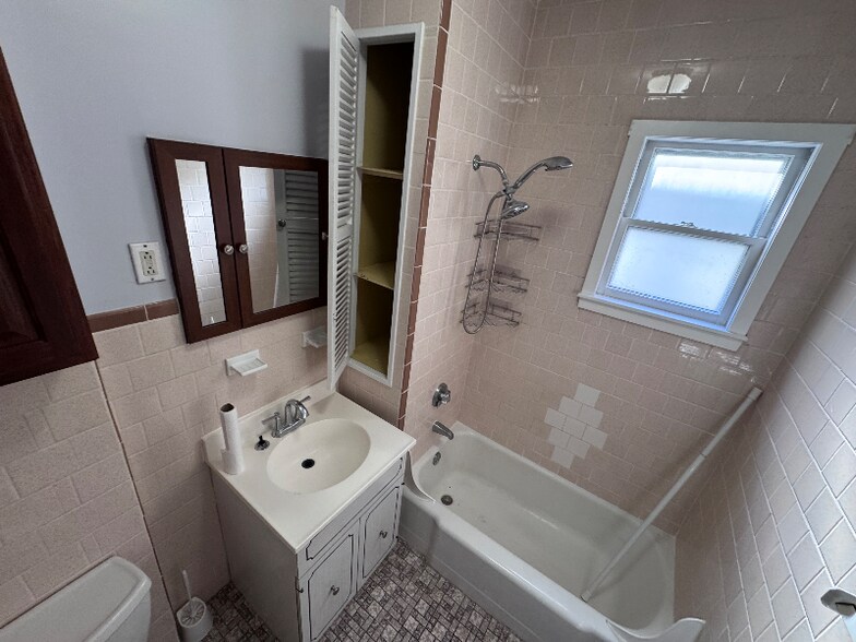 Building Photo - 127 Walnut St