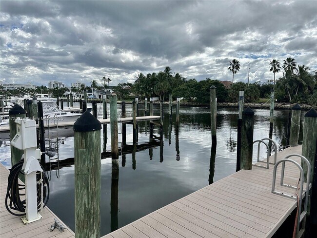 Building Photo - 240 Captains Walk