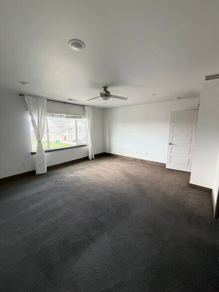 Building Photo - 986 Cassandra Ln