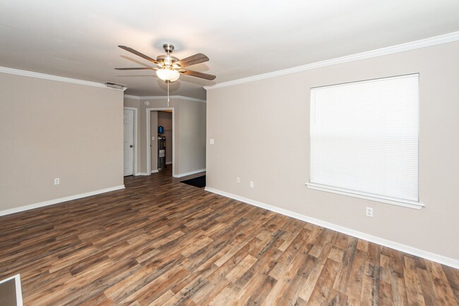 Building Photo - 2 Bedroom 2.5 Bath Townhouse in The Arbor ...