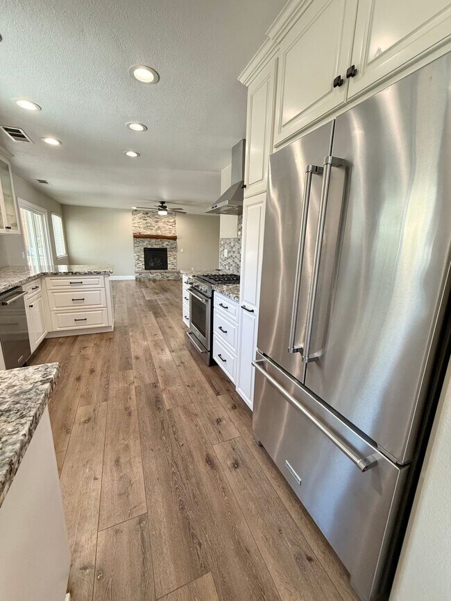 Building Photo - Beautiful 3 Bed 2.5 Bath COMING SOON!!!!