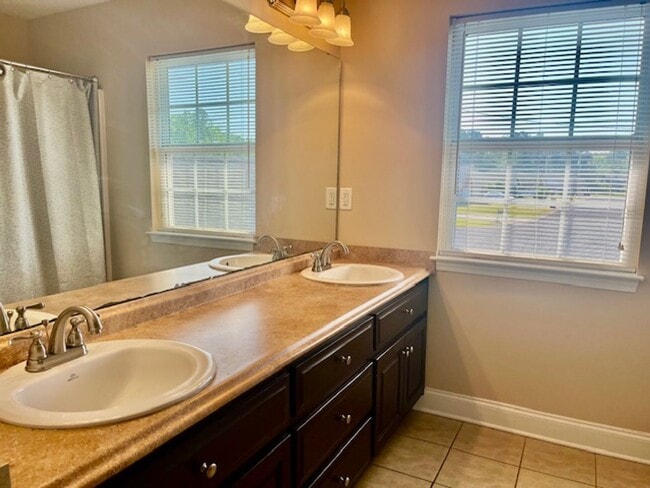 Building Photo - 127 Deer Run Trail NW