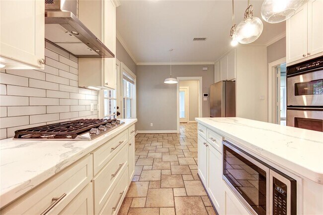 Building Photo - 607 Barkers Cove