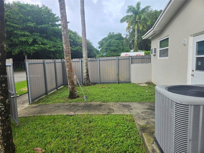 Building Photo - 900 NE 154th St