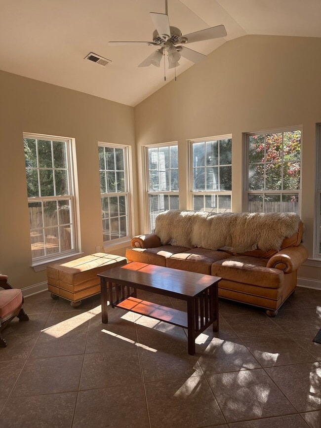 Building Photo - Prime Location, Five Forks! Lease only