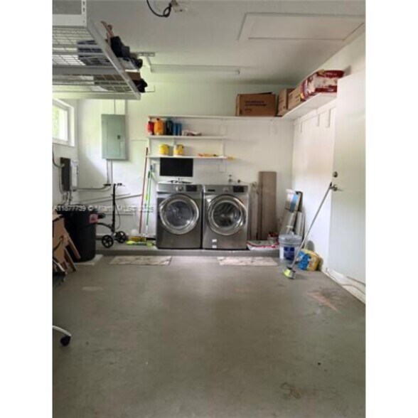 Building Photo - 3231 Salzedo St